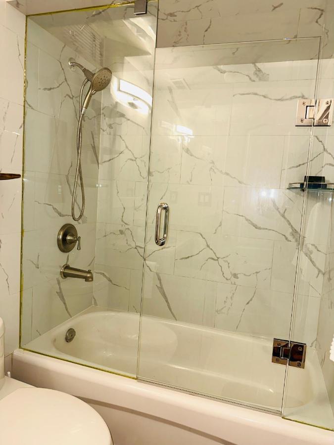 Deluxe Double Room Ii- Hazel Stays Mississauga Esterno foto